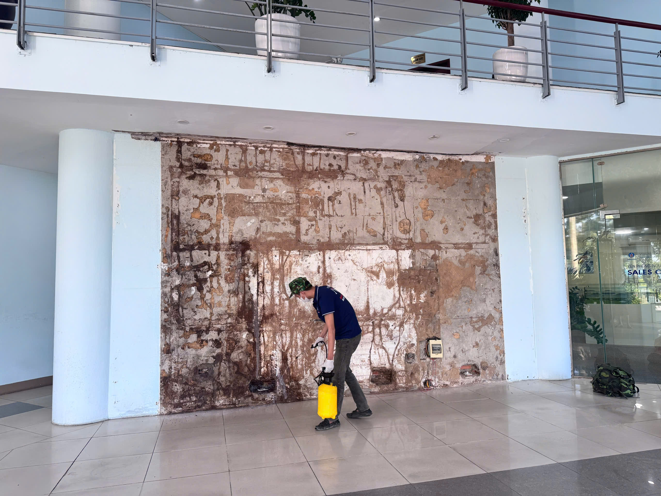 Nhân viên kỹ thuật diệt côn trùng tận nơi - gọi là có mặt